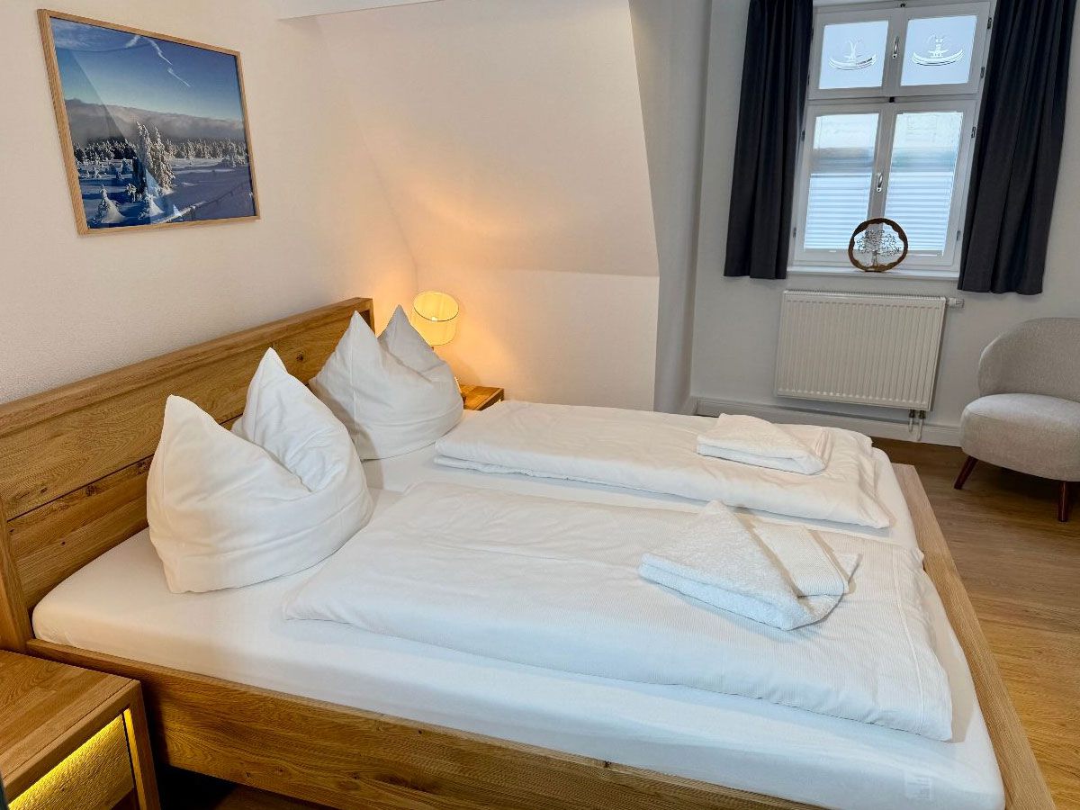 2. Schlafzimmer mit Doppelbett